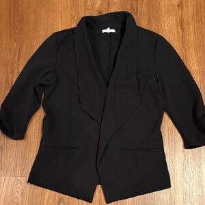 Maurice’s black blazer, runched 3/4 sleeves,time new, size M